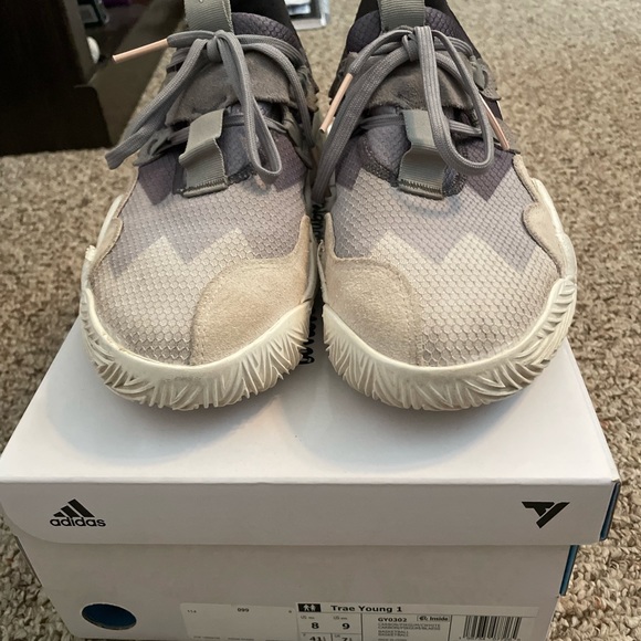 Trae Young 1 - Picture 6 of 7